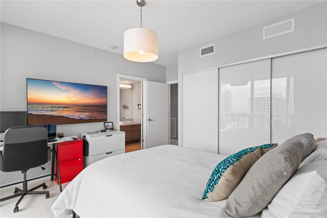 1080 Brickell Ave , Unit 3300, Miami, FL 33131 Photo