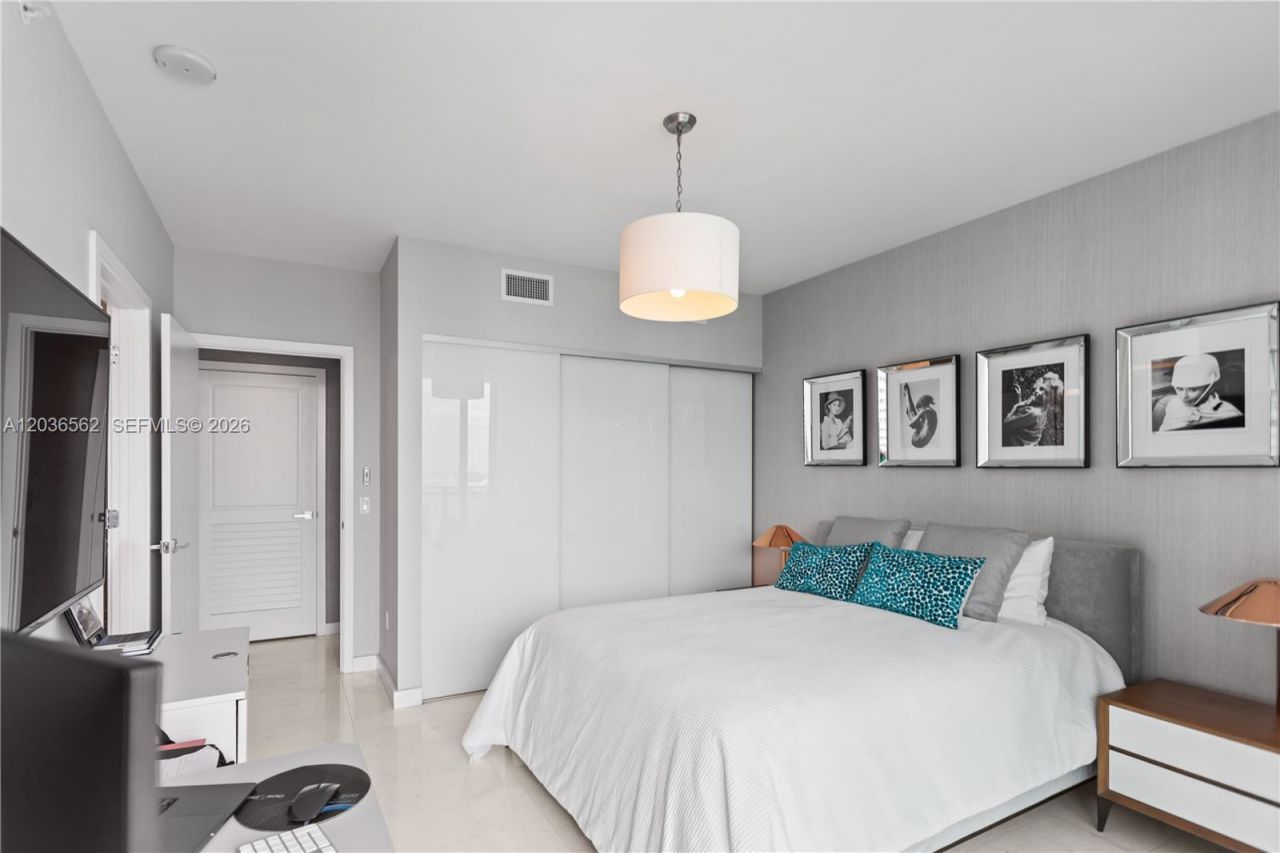 1080 Brickell Ave , Unit 3300, Miami, FL 33131 Photo