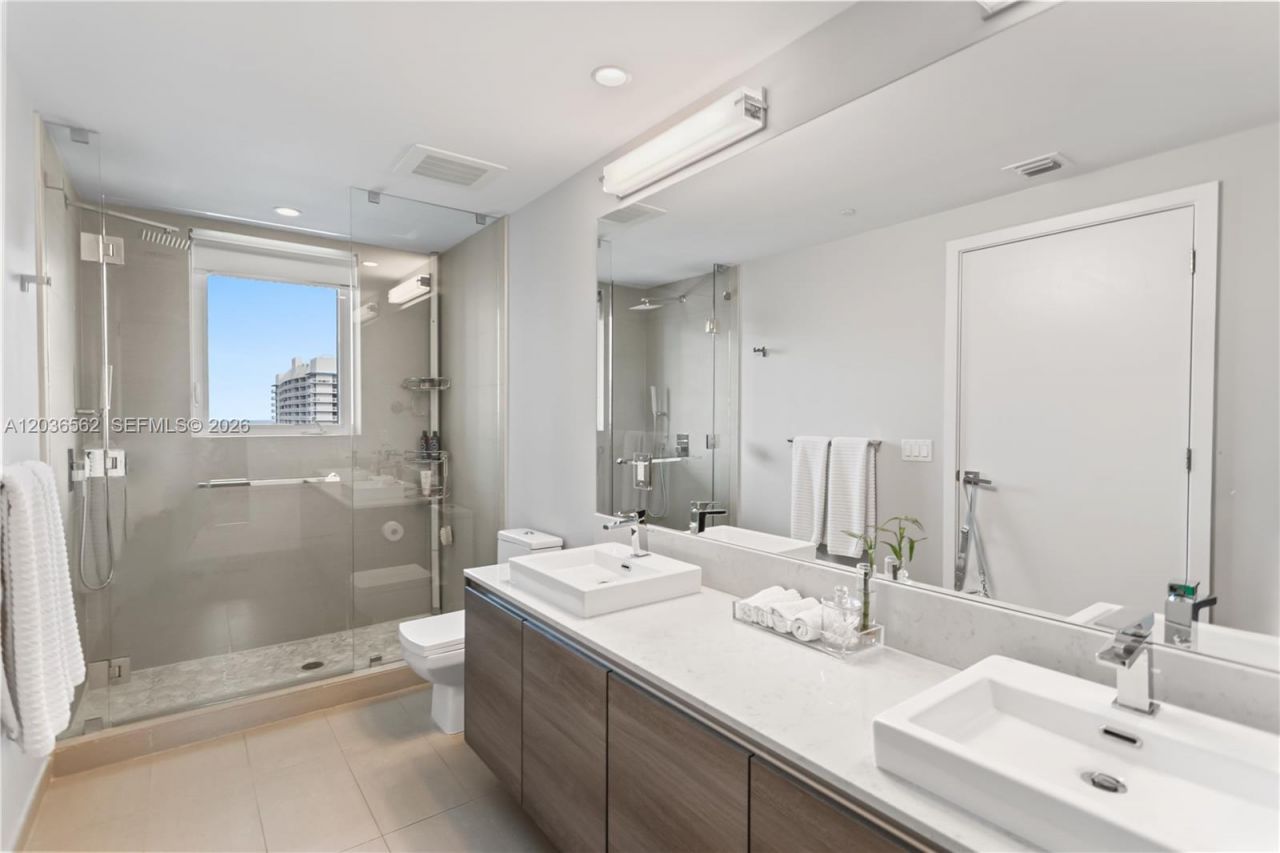 1080 Brickell Ave , Unit 3300, Miami, FL 33131 Photo