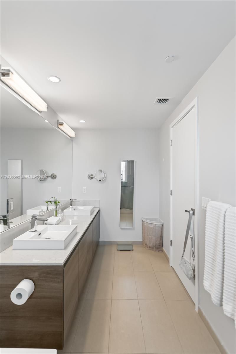 1080 Brickell Ave , Unit 3300, Miami, FL 33131 Photo
