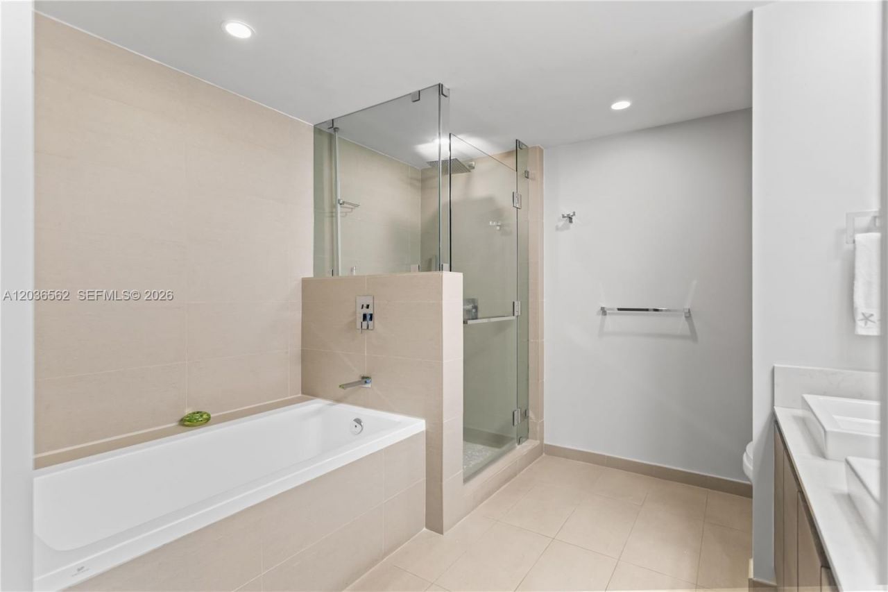 1080 Brickell Ave , Unit 3300, Miami, FL 33131 Photo