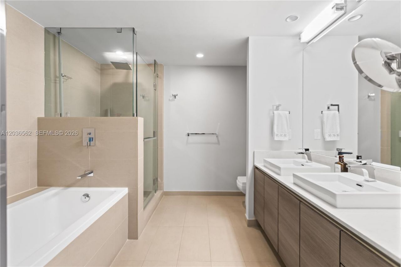 1080 Brickell Ave , Unit 3300, Miami, FL 33131 Photo