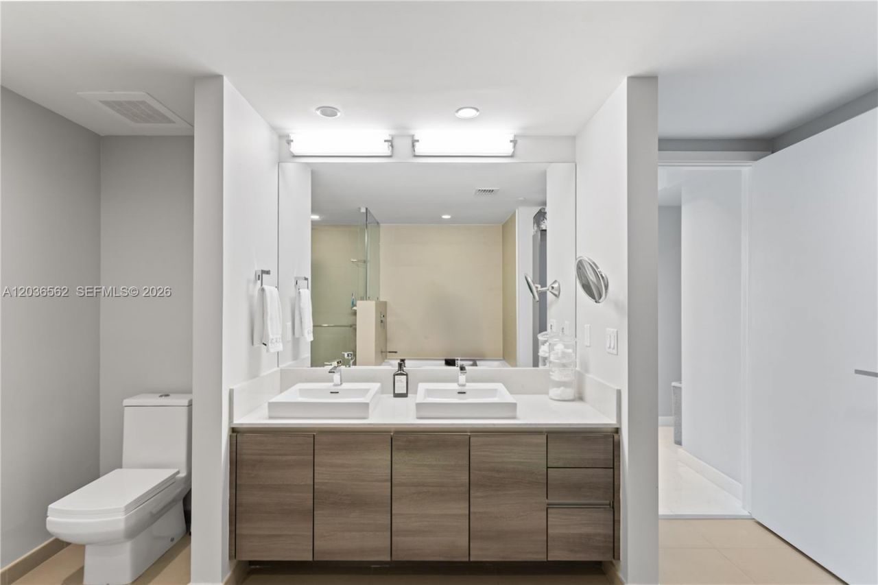 1080 Brickell Ave , Unit 3300, Miami, FL 33131 Photo