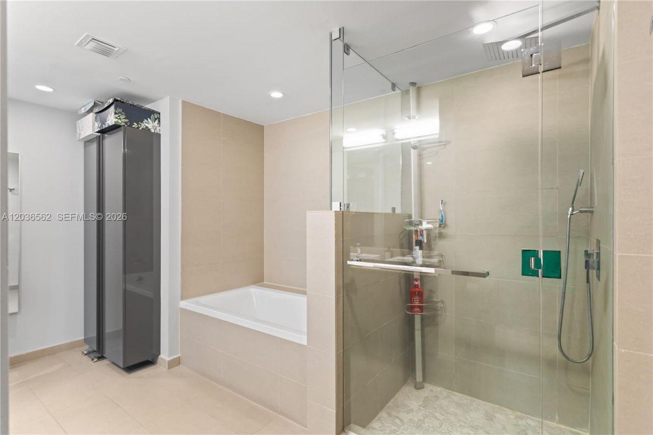 1080 Brickell Ave , Unit 3300, Miami, FL 33131 Photo