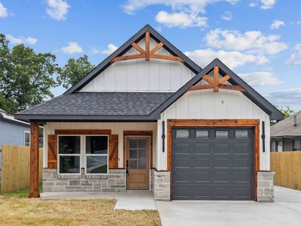 1004 W Broadus Avenue , Fort Worth, TX 76115