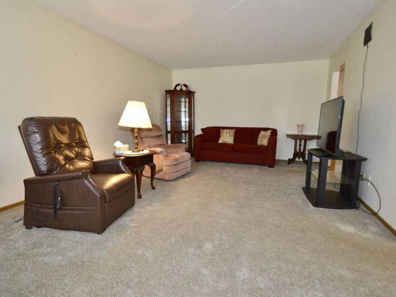 4936 E Brannan Drive, Springfield, OH 45502 Photo 7