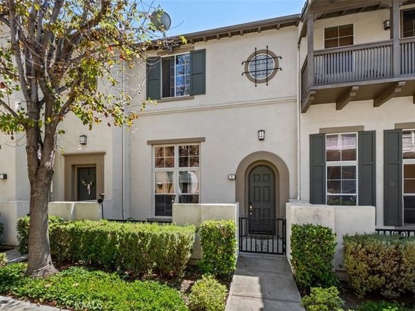 6 El Cajon, Irvine, CA 92602