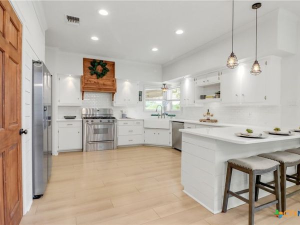 605 E Donegan Street, Seguin, TX 78155