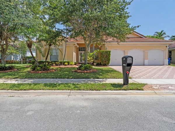 15957 SW 16th St, Unit N/A, Pembroke Pines, FL 33027