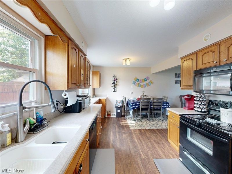 37450 Green Drive, Eastlake, OH 44095 Photo 9