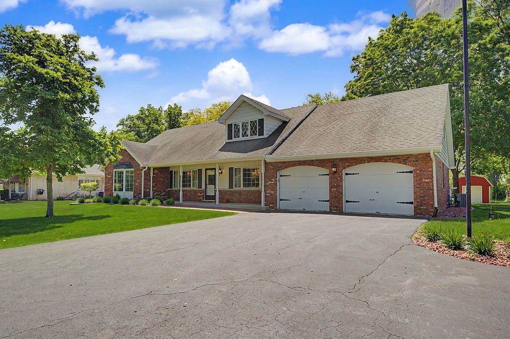 24364 S Volbrecht Road , Crete, IL 60417