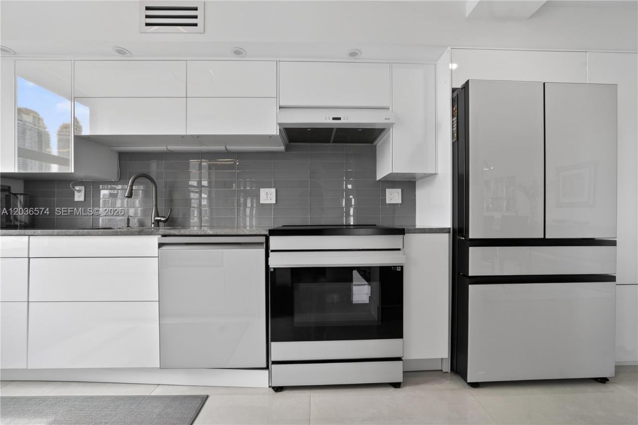 231 174th St , Unit 818, Sunny Isles Beach, FL 33160 Photo