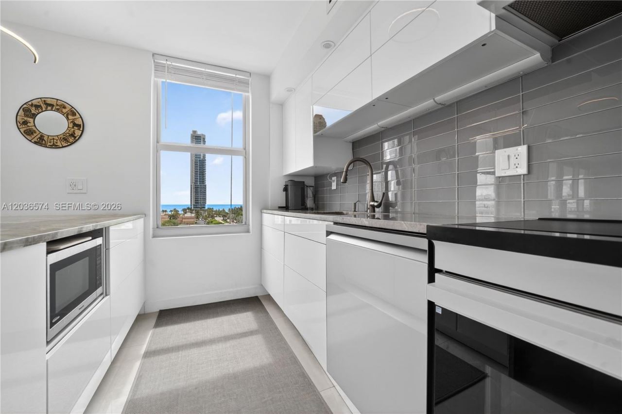 231 174th St , Unit 818, Sunny Isles Beach, FL 33160 Photo