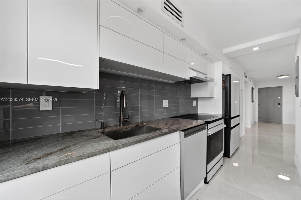 231 174th St , Unit 818, Sunny Isles Beach, FL 33160 Photo