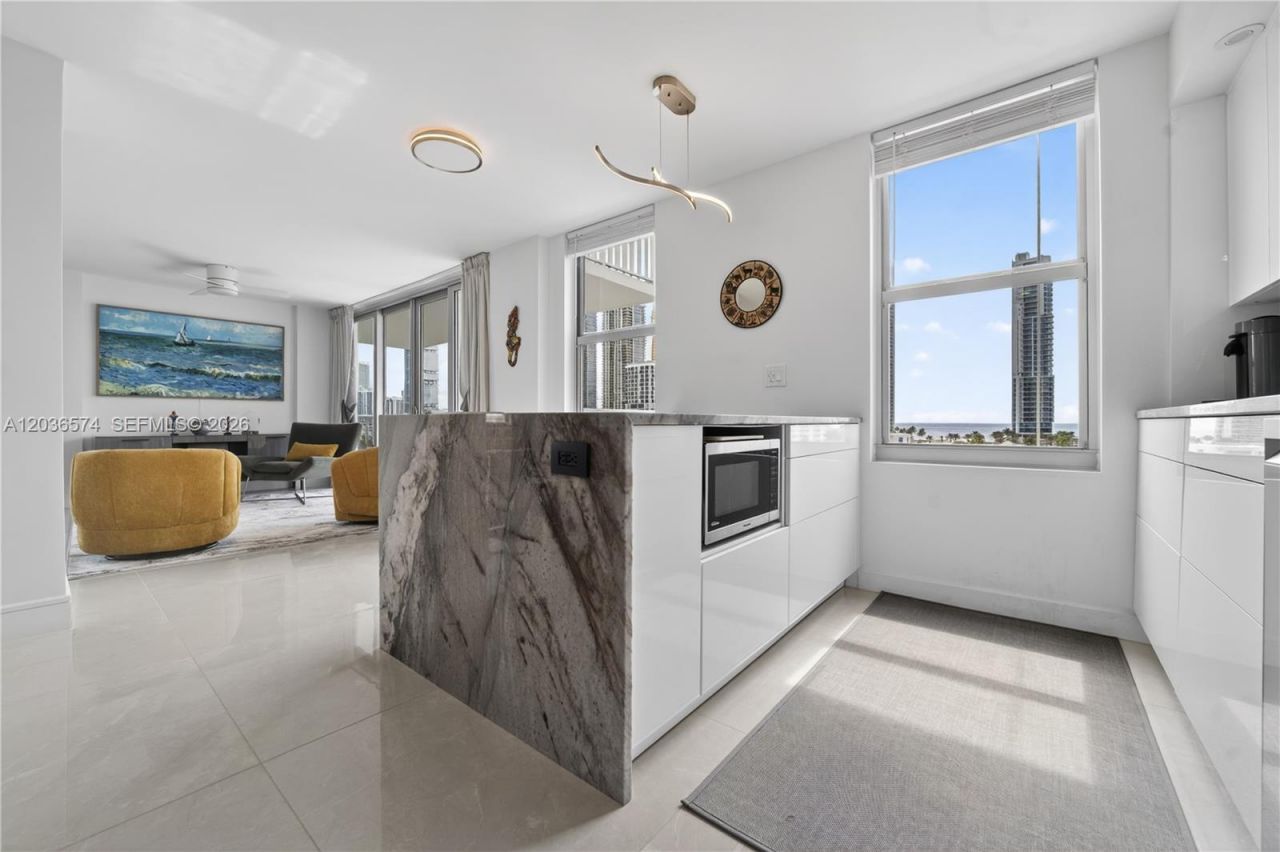 231 174th St , Unit 818, Sunny Isles Beach, FL 33160 Photo