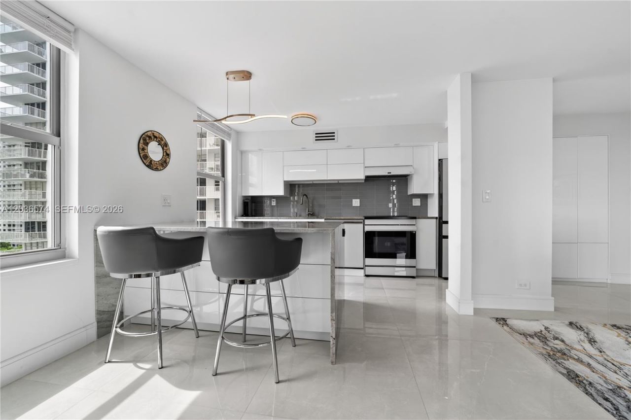231 174th St , Unit 818, Sunny Isles Beach, FL 33160 Photo