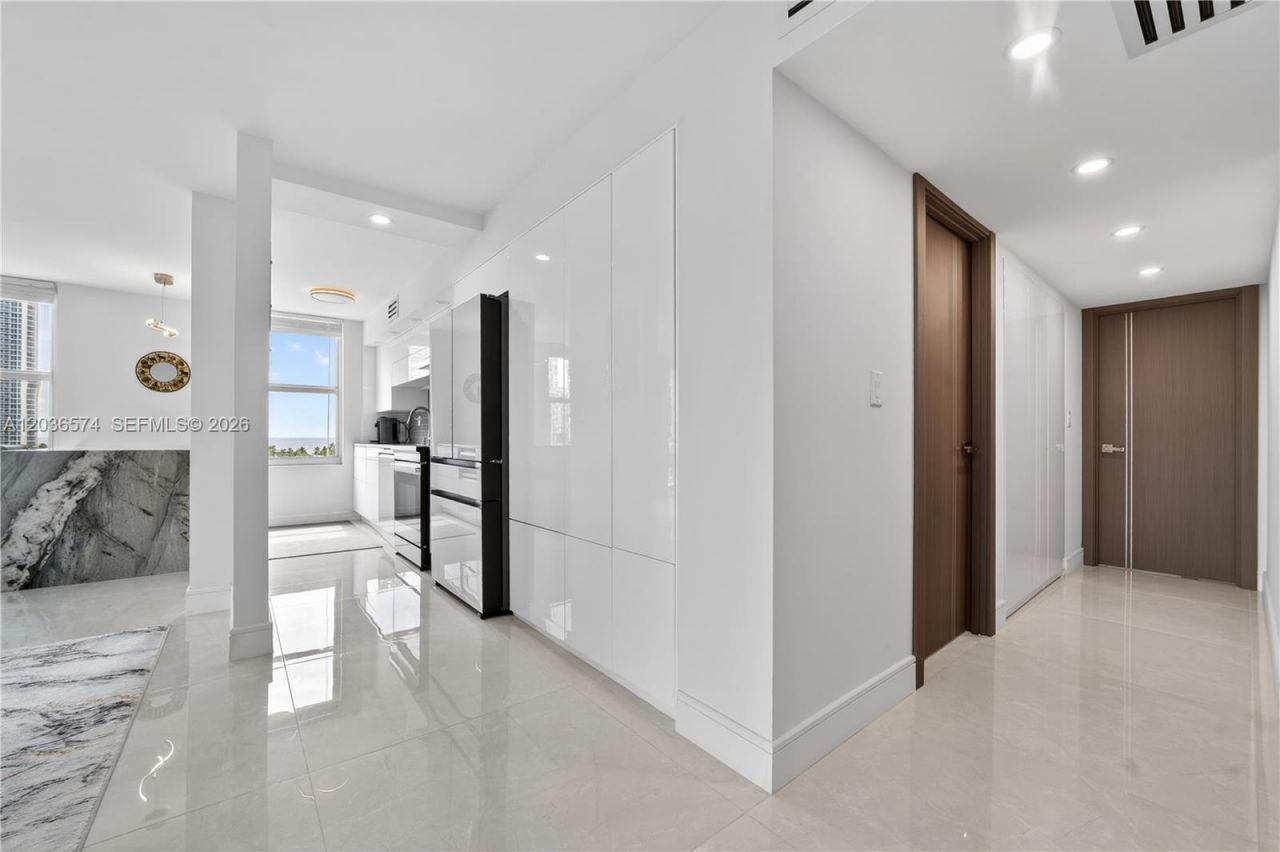 231 174th St , Unit 818, Sunny Isles Beach, FL 33160 Photo