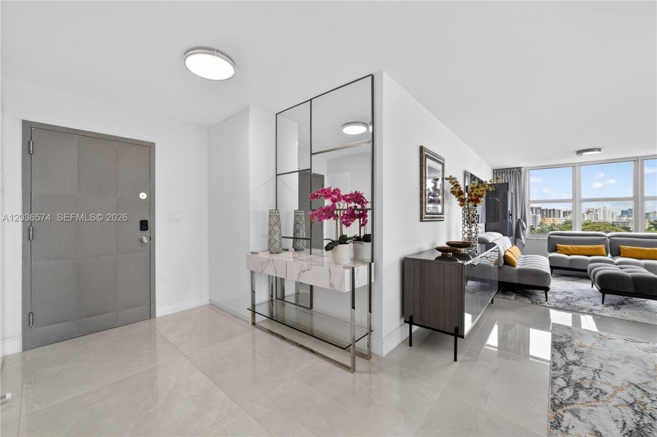 231 174th St , Unit 818, Sunny Isles Beach, FL 33160 Photo