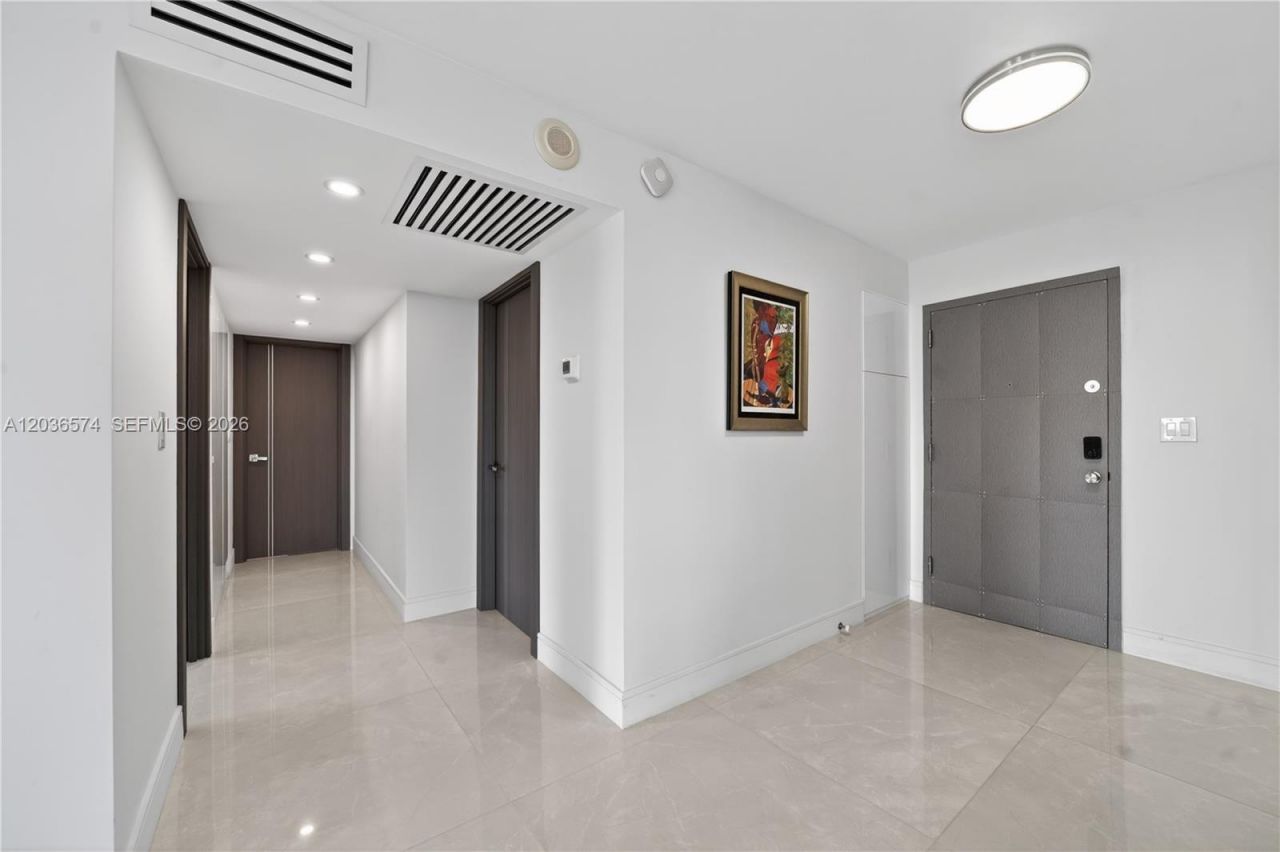 231 174th St , Unit 818, Sunny Isles Beach, FL 33160 Photo
