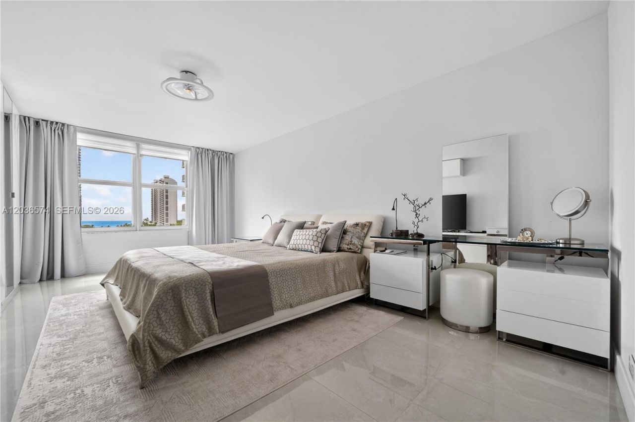 231 174th St , Unit 818, Sunny Isles Beach, FL 33160 Photo