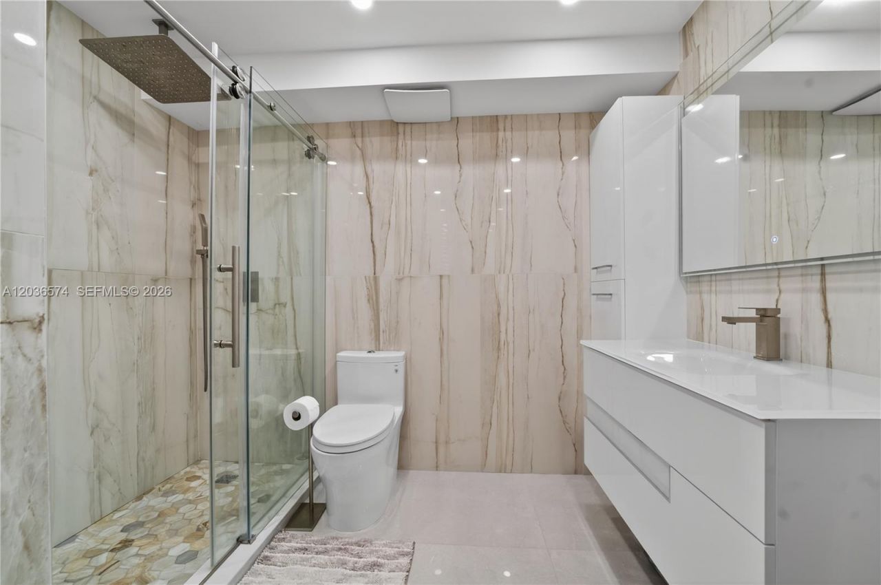 231 174th St , Unit 818, Sunny Isles Beach, FL 33160 Photo