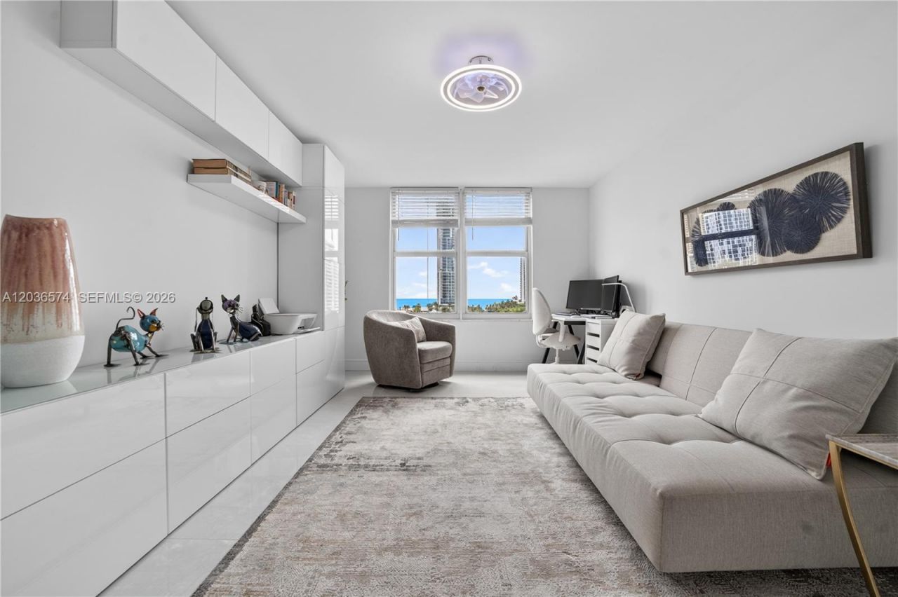 231 174th St , Unit 818, Sunny Isles Beach, FL 33160 Photo