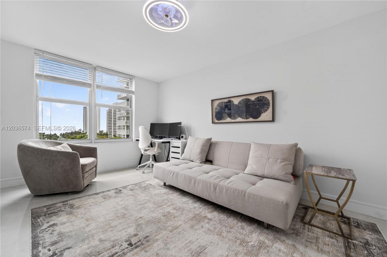 231 174th St , Unit 818, Sunny Isles Beach, FL 33160 Photo