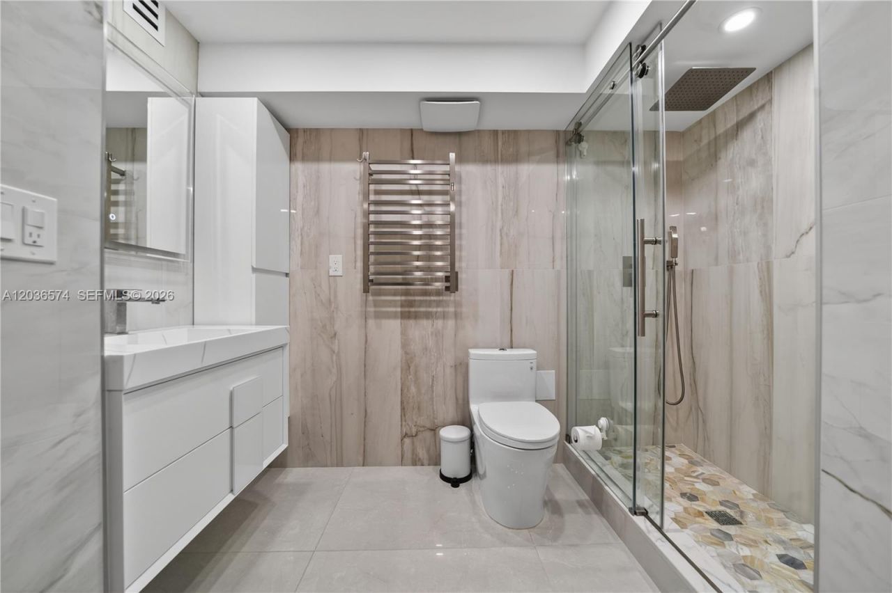 231 174th St , Unit 818, Sunny Isles Beach, FL 33160 Photo
