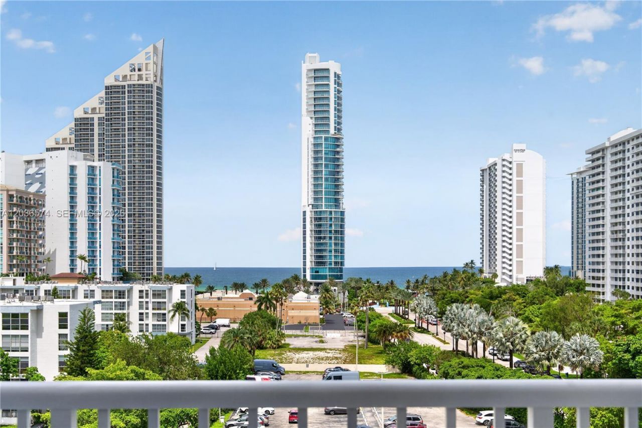 231 174th St , Unit 818, Sunny Isles Beach, FL 33160 Photo