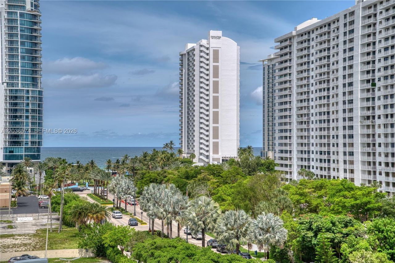 231 174th St , Unit 818, Sunny Isles Beach, FL 33160 Photo