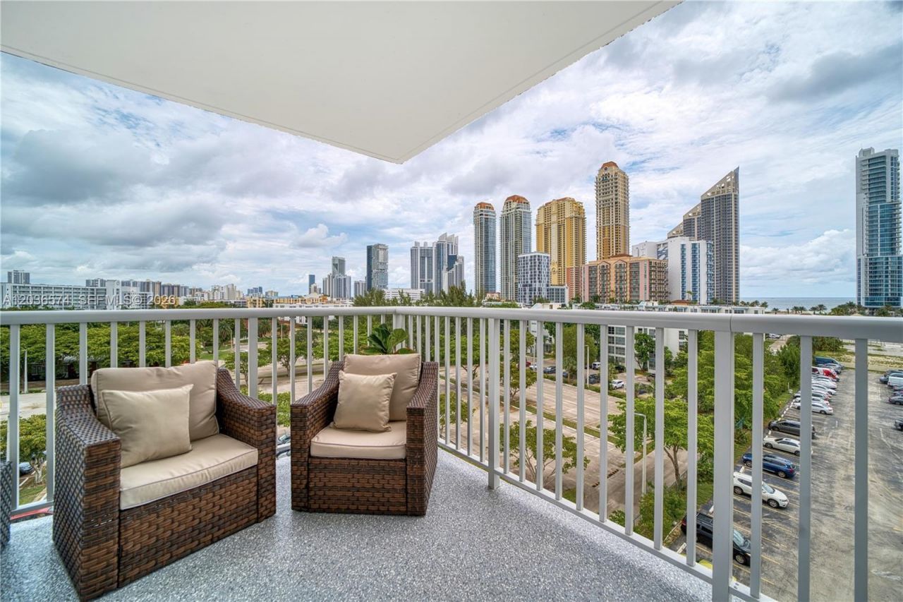 231 174th St , Unit 818, Sunny Isles Beach, FL 33160 Photo