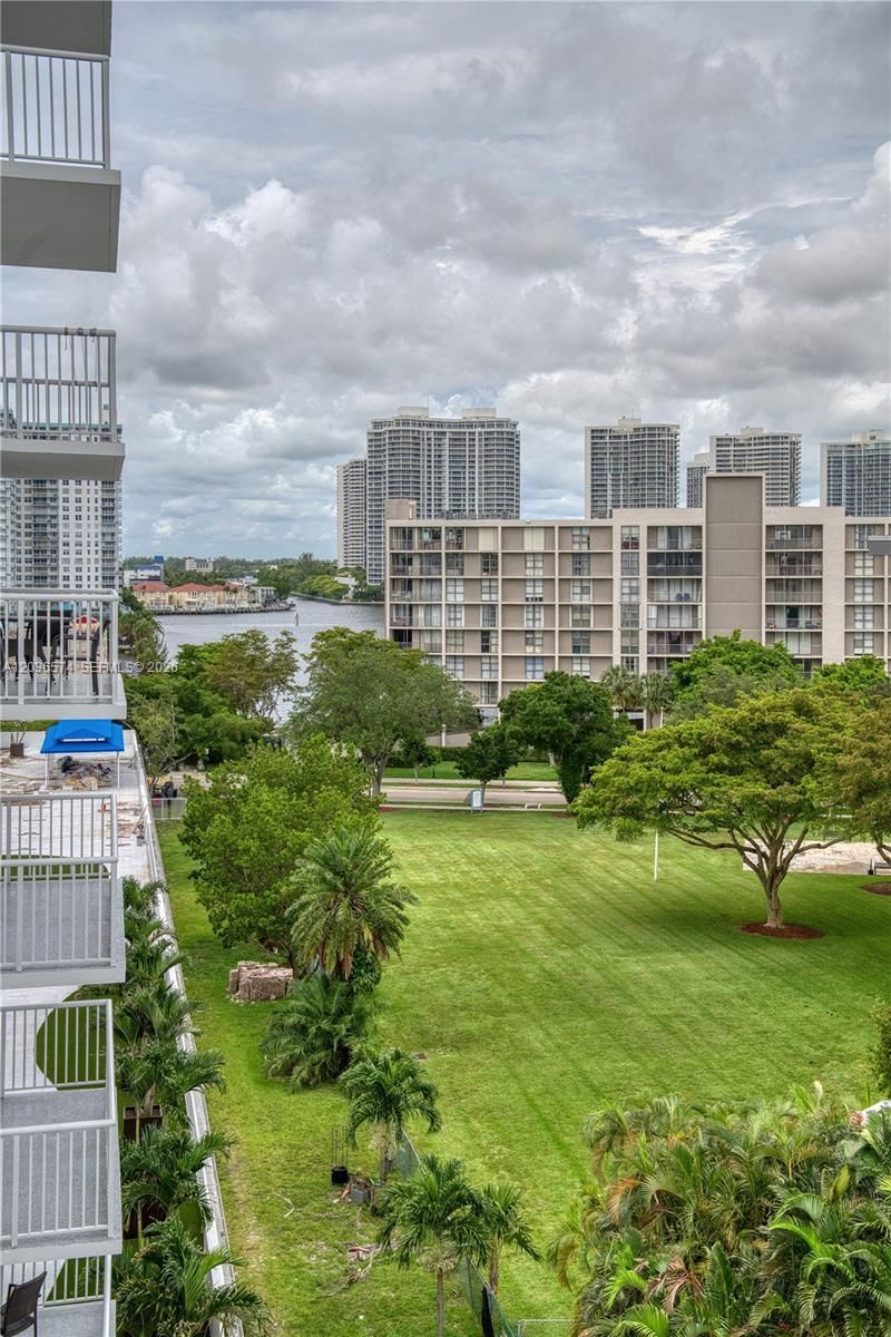 231 174th St , Unit 818, Sunny Isles Beach, FL 33160 Photo