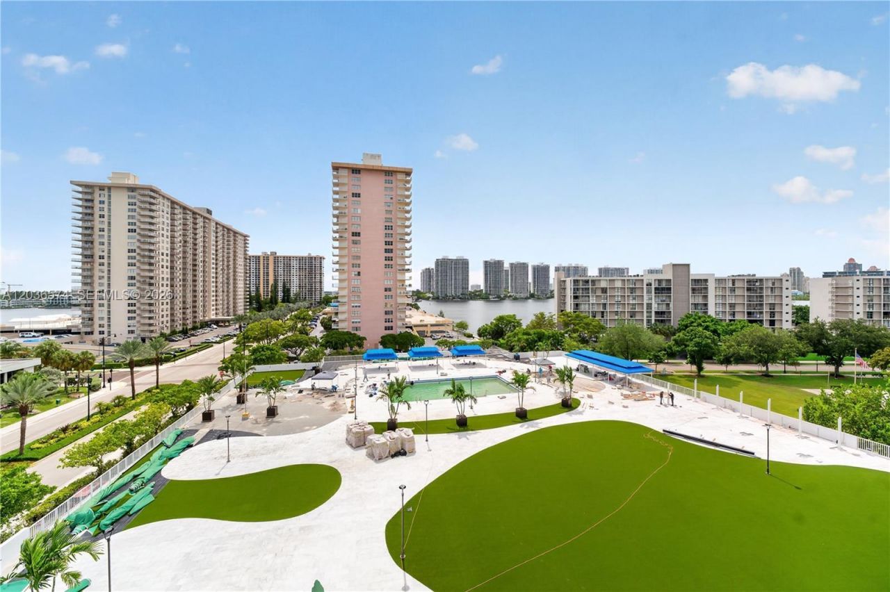 231 174th St , Unit 818, Sunny Isles Beach, FL 33160 Photo