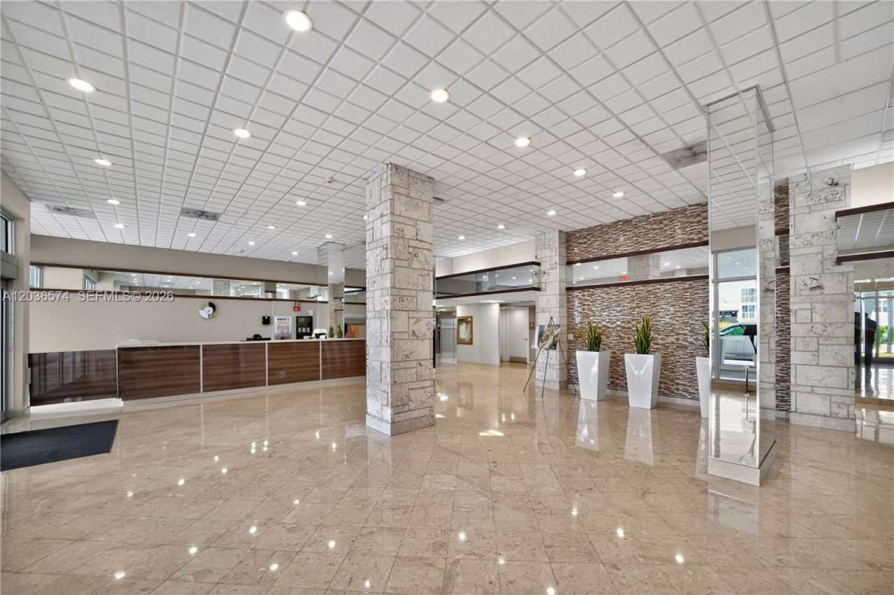 231 174th St , Unit 818, Sunny Isles Beach, FL 33160 Photo