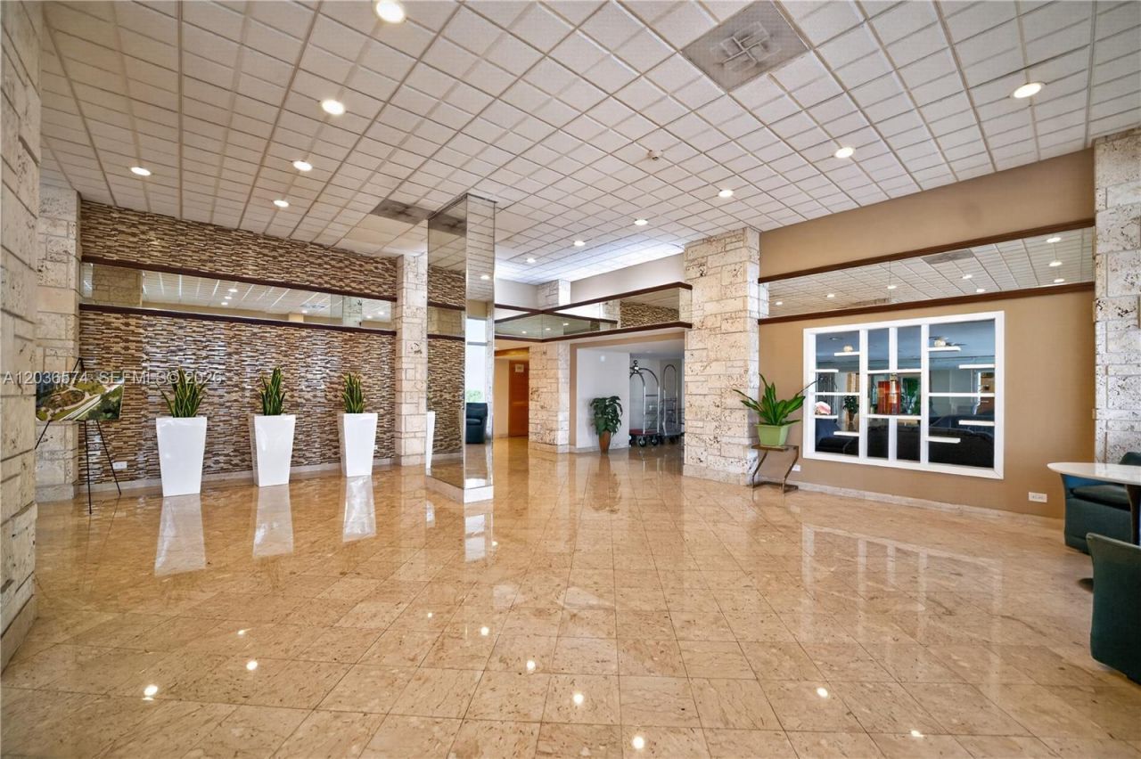231 174th St , Unit 818, Sunny Isles Beach, FL 33160 Photo