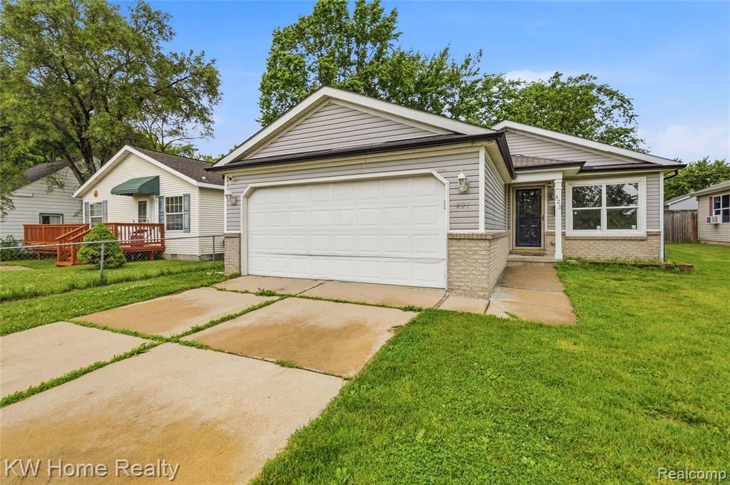 421 1st Avenue, Pontiac, MI 48340 Main Photo