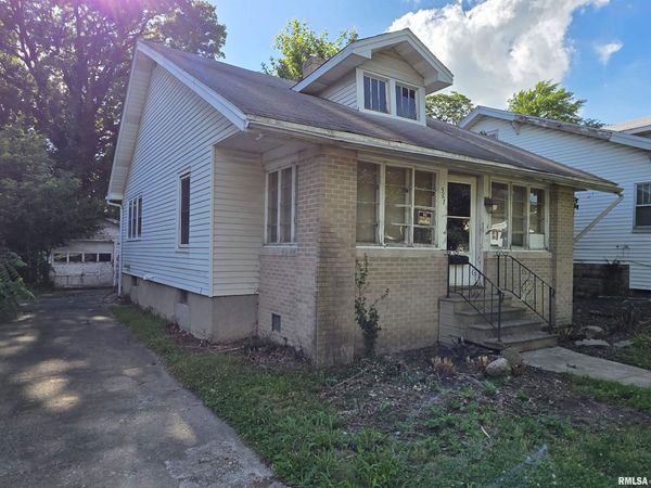 567 S Haworth Avenue, Decatur, IL 62522