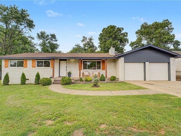 209 Cheri Whitlock Drive , Siloam Springs, AR 72761