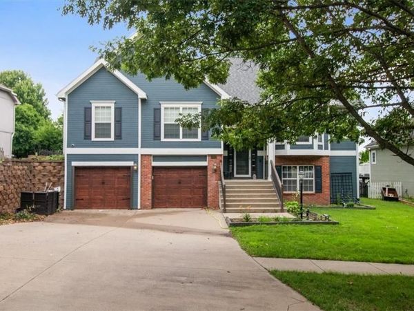 4403 Kensington Drive, St Joseph, MO 64506