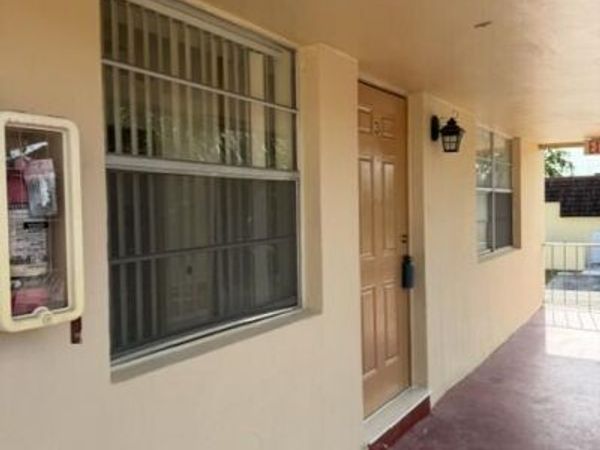 3651 SW 60th Terrace, Unit 3, Davie, FL 33314