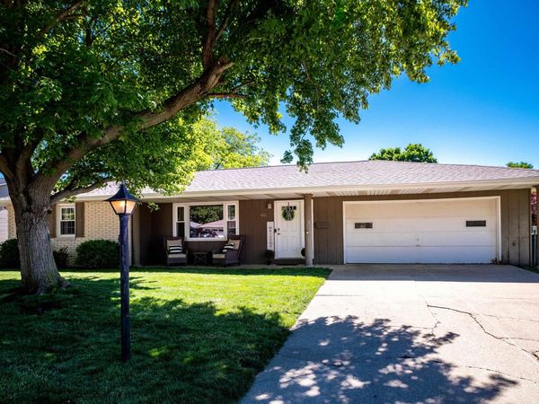 415 RIDGECREST Drive, Washington, IL 61571