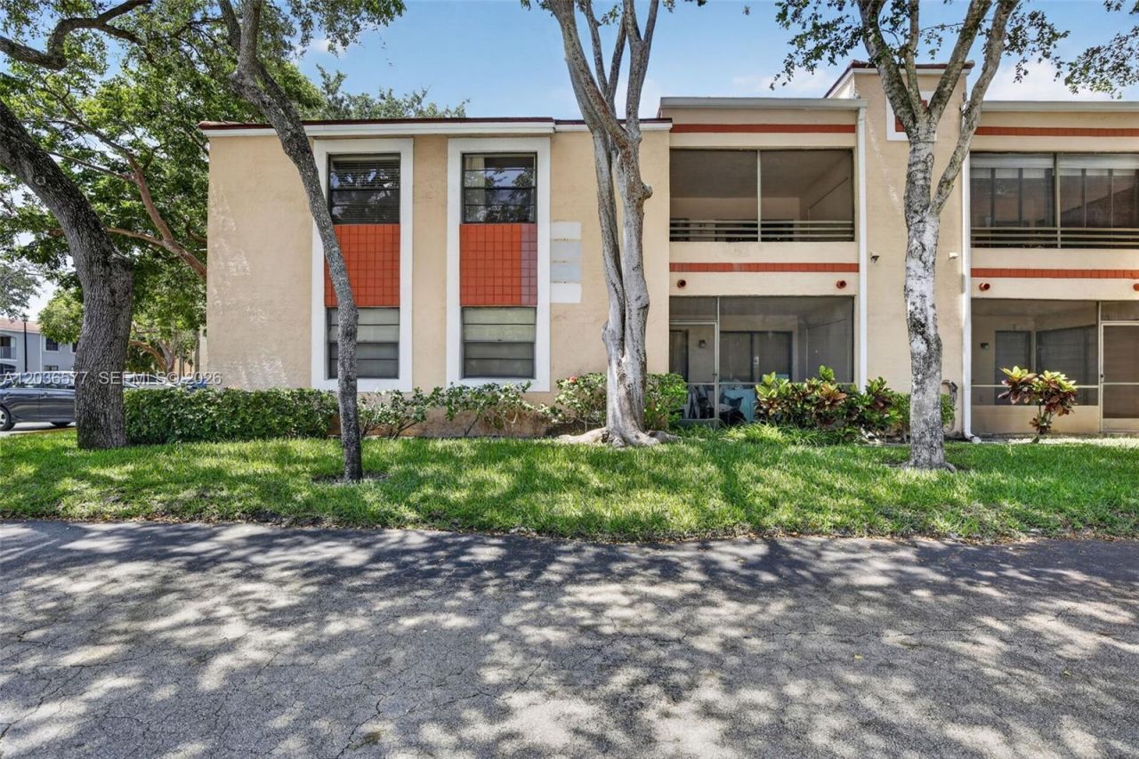 11931 NW 11th St, Unit 11931, Pembroke Pines, FL 33026 Photo