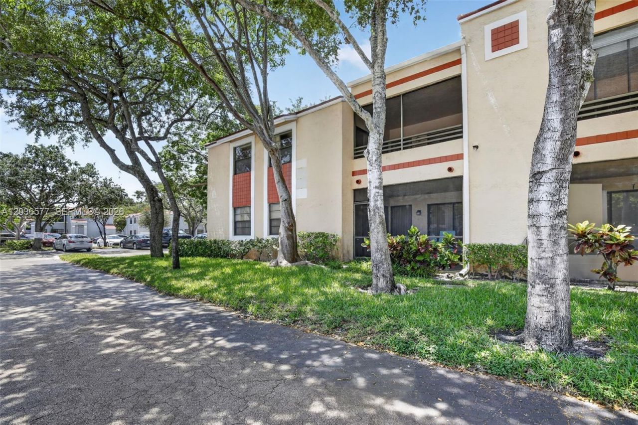 11931 NW 11th St, Unit 11931, Pembroke Pines, FL 33026 Photo