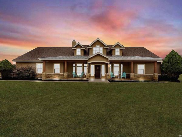 300 Rose Meadow Dr, La Vernia, TX 78121