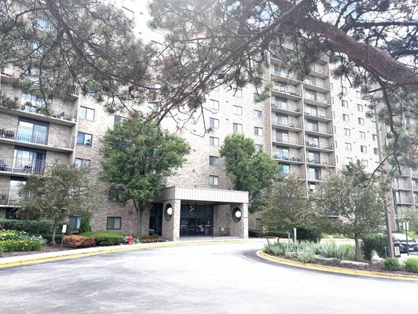 6340 Americana Drive , Unit 614, Willowbrook, IL 60527