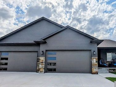 1045 N 107 Street, Lincoln, NE 68527