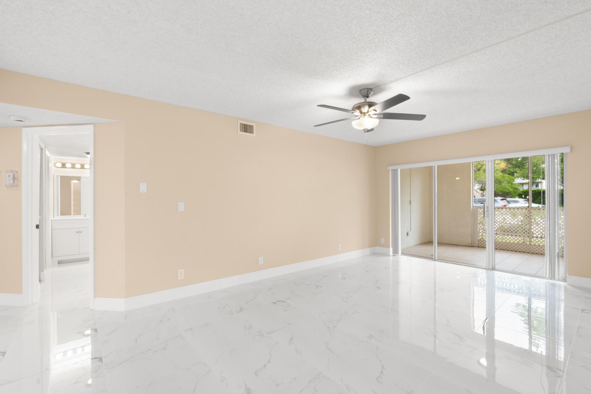 9855 Westview Drive, Unit 714, Coral Springs, FL 33076 Photo