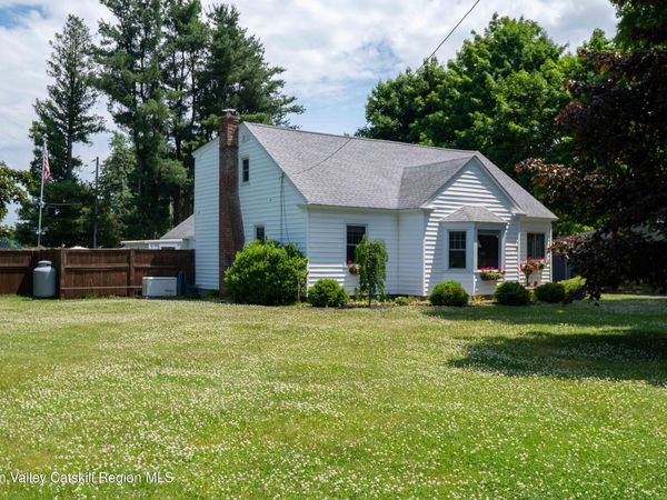 26 Eichybush Road, Kinderhook, NY 12106