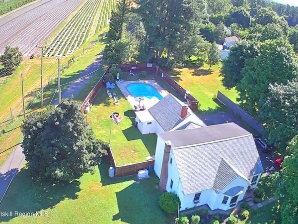26 Eichybush Road, Kinderhook, NY 12106