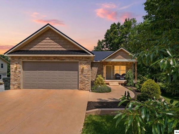 691 Greenbriar Circle, Howard, OH 43028
